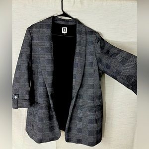 Anne Klien Black & White checkered blazer for a more ‘90s look 🏁
